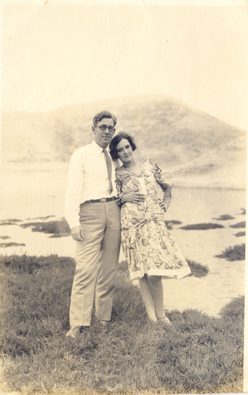 Sus padres, Gustav Mohme y Stella Llona.